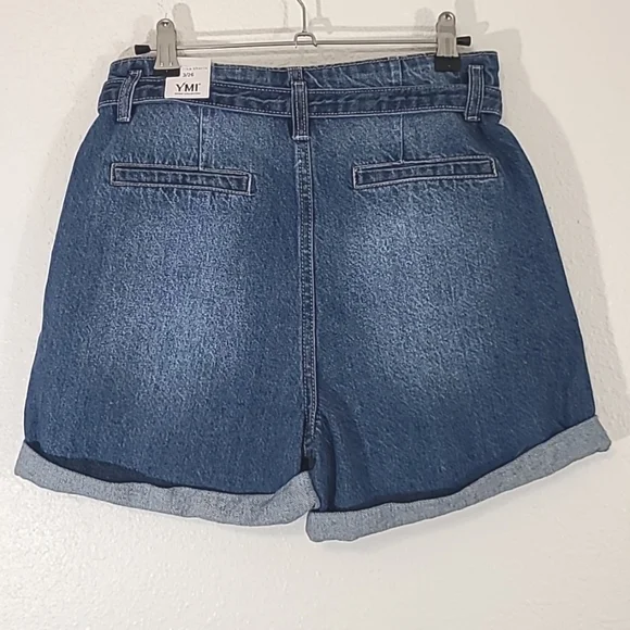*NWT* YMI High-Rise Pleated Denim Shorts, size 3/26 - Picture 3 of 6